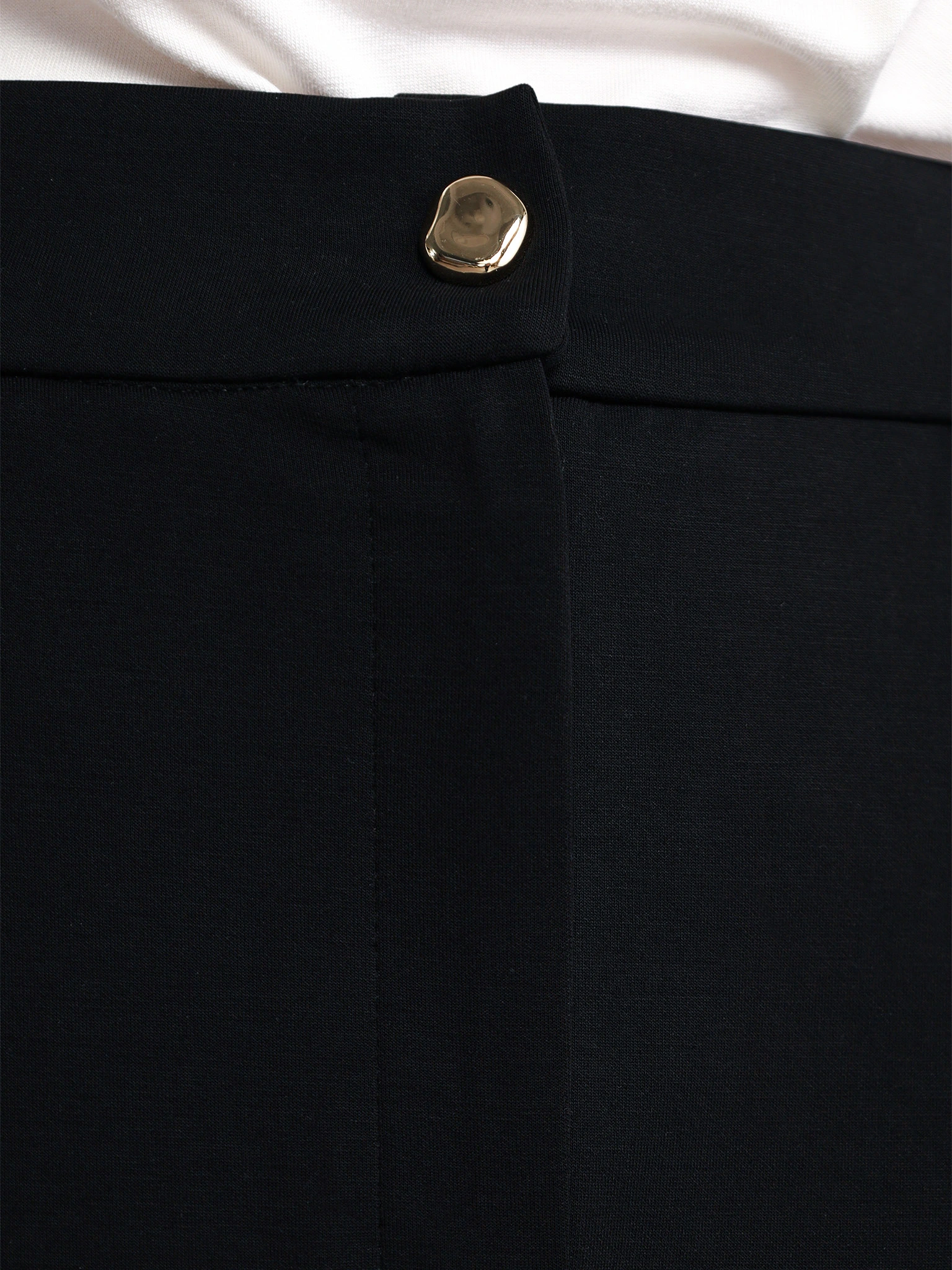 Юбка черного цвета с эластичным поясом